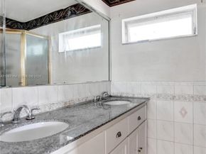 4966 NW 39th St, Lauderdale Lakes FL 33319