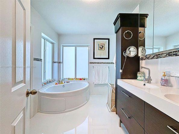Undisclosed Address #A11386797, Coral Springs FL 33067