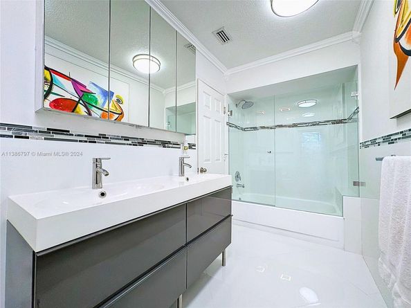 Undisclosed Address #A11386797, Coral Springs FL 33067