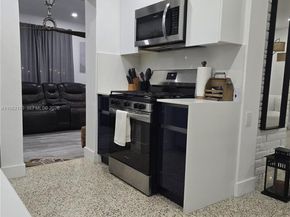9460 Martinique Dr, Cutler Bay FL 33189