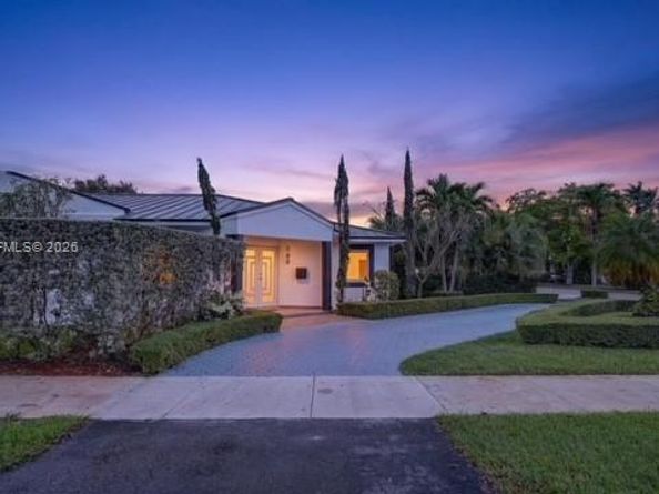588 Mokena Dr, Miami Springs FL 33166