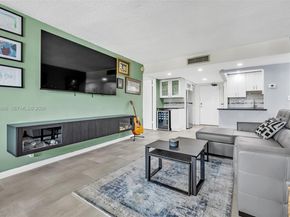 220 Lakeview Dr 308, Weston FL 33326