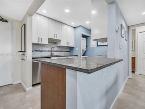 220 Lakeview Dr 308, Weston FL 33326