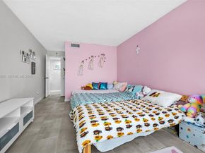 220 Lakeview Dr 308, Weston FL 33326