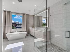 225 NE 3rd St, Boca Raton FL 33432