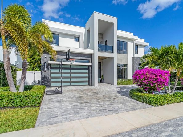 225 NE 3rd St, Boca Raton FL 33432