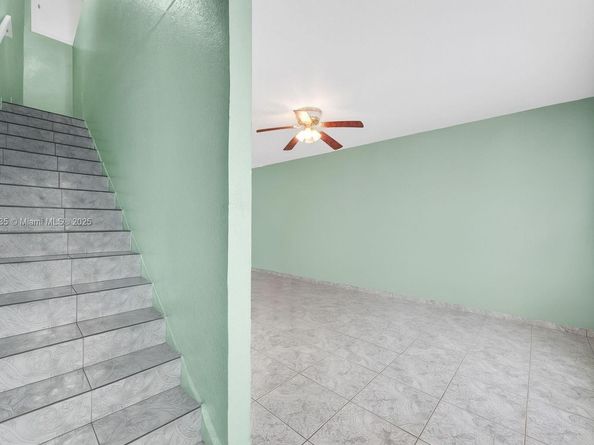 427 NW 84th Ter 427, Miami FL 33150