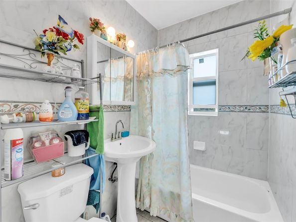 427 NW 84th Ter 427, Miami FL 33150