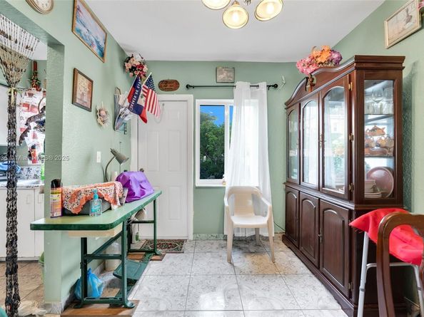 427 NW 84th Ter 427, Miami FL 33150