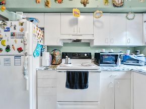 427 NW 84th Ter 427, Miami FL 33150