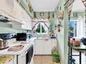 427 NW 84th Ter 427, Miami FL 33150