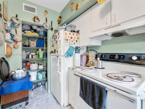 427 NW 84th Ter 427, Miami FL 33150