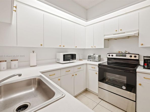 701 SW 142nd Ave 110S, Pembroke Pines FL 33027