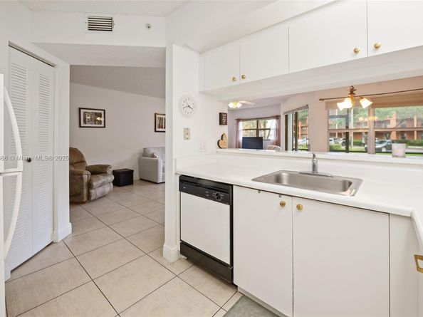 701 SW 142nd Ave 110S, Pembroke Pines FL 33027