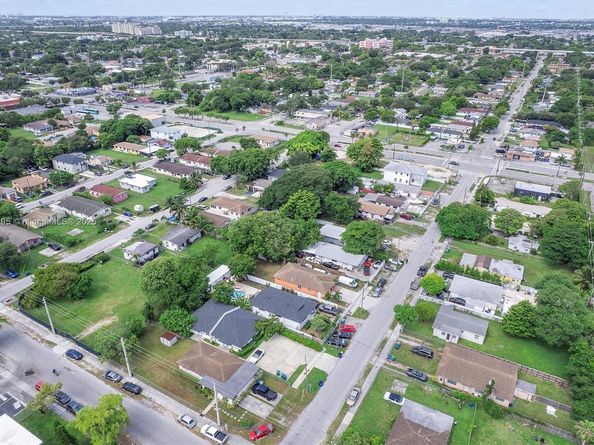 2130 NW 66th St, Miami FL 33147