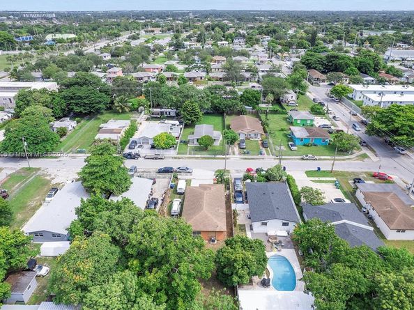 2130 NW 66th St, Miami FL 33147
