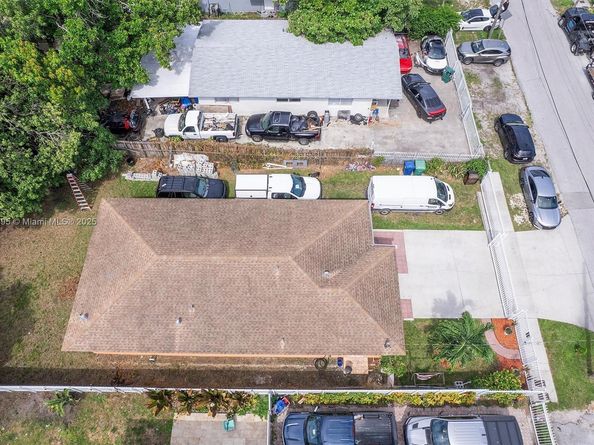 2130 NW 66th St, Miami FL 33147