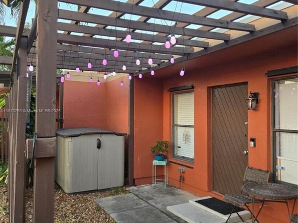 1609 Fairway Rd, Pembroke Pines FL 33026