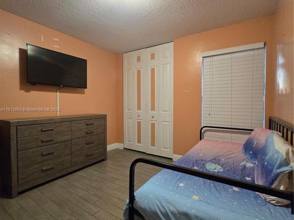 1609 Fairway Rd, Pembroke Pines FL 33026