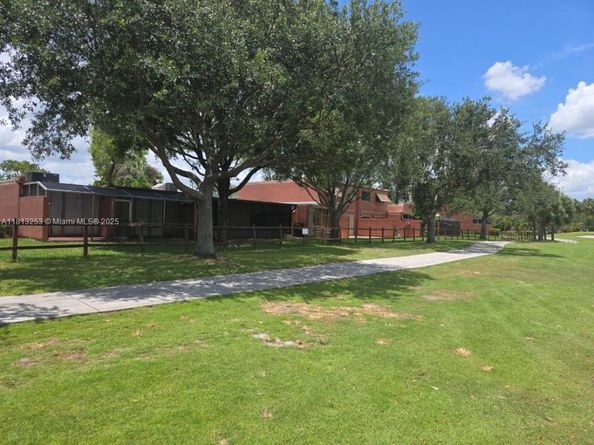 1609 Fairway Rd, Pembroke Pines FL 33026