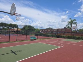 1609 Fairway Rd, Pembroke Pines FL 33026