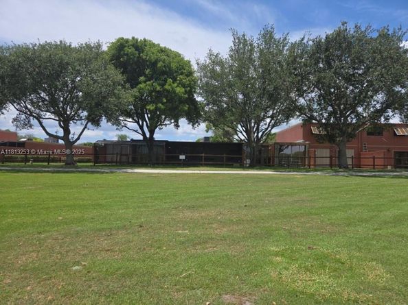 1609 Fairway Rd, Pembroke Pines FL 33026