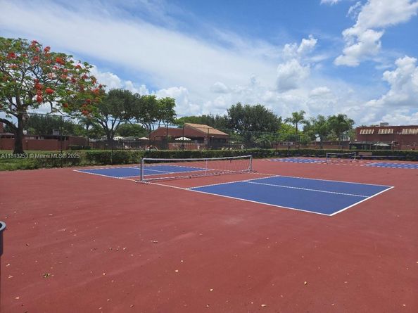 1609 Fairway Rd, Pembroke Pines FL 33026