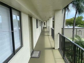 2205 S Cypress Bend Dr, #302 302, Pompano Beach FL 33069