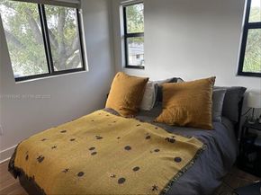 1076 NW 55th St, Miami FL 33127