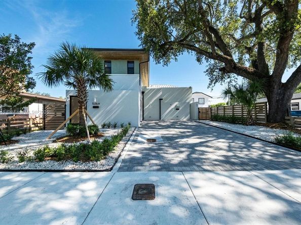 1076 NW 55th St, Miami FL 33127