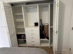 1076 NW 55th St, Miami FL 33127