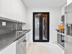 1076 NW 55th St, Miami FL 33127