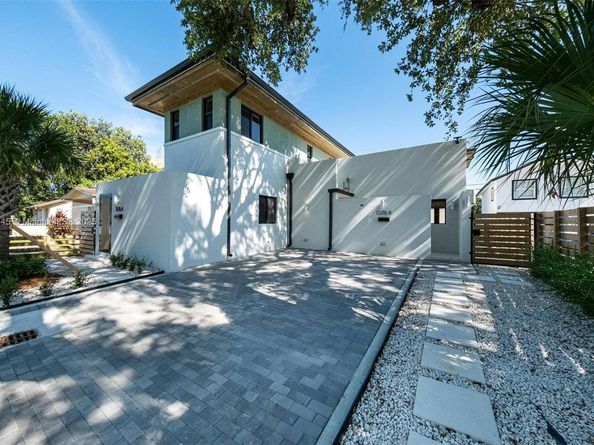 1076 NW 55th St, Miami FL 33127