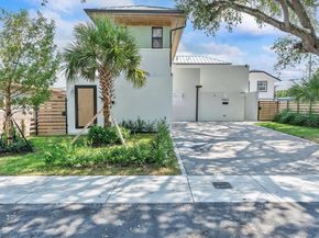 1076 NW 55th St, Miami FL 33127