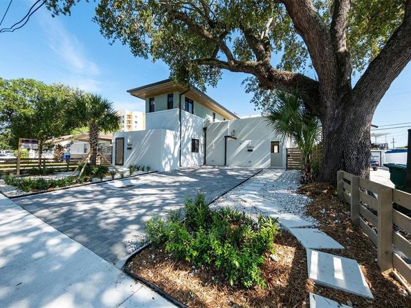 1076 NW 55th St, Miami FL 33127