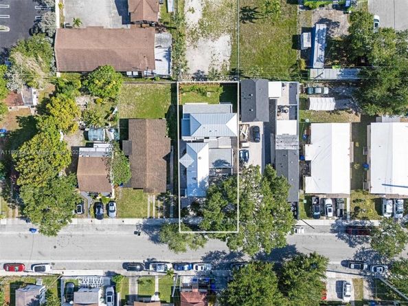 1076 NW 55th St, Miami FL 33127