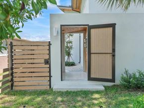 1076 NW 55th St, Miami FL 33127