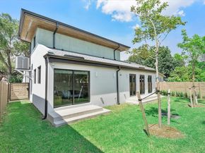 1076 NW 55th St, Miami FL 33127