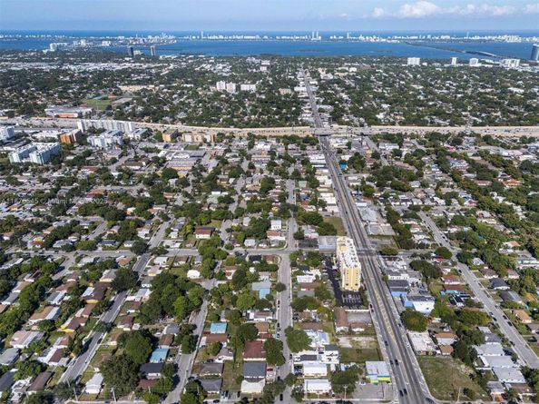 1076 NW 55th St, Miami FL 33127