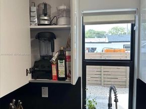 1076 NW 55th St, Miami FL 33127