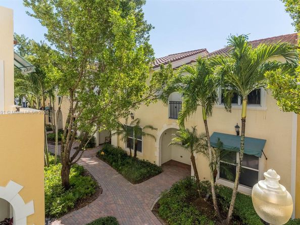 12448 NW 17th Mnr, Pembroke Pines FL 33028