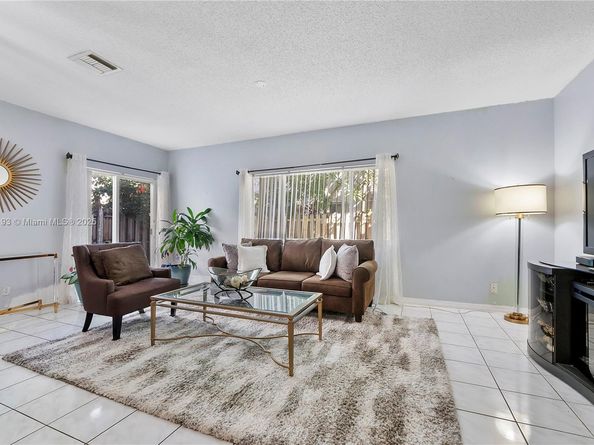 6004 Red Plum Ct, Tamarac FL 33321