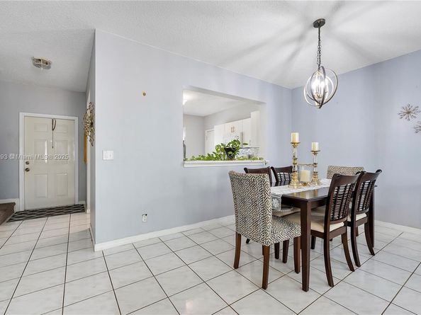 6004 Red Plum Ct, Tamarac FL 33321