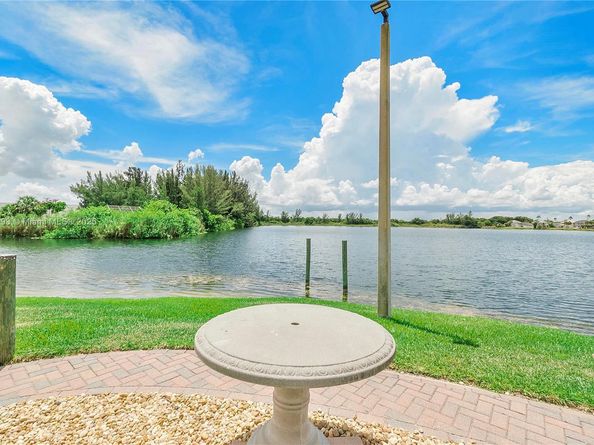 6004 Red Plum Ct, Tamarac FL 33321