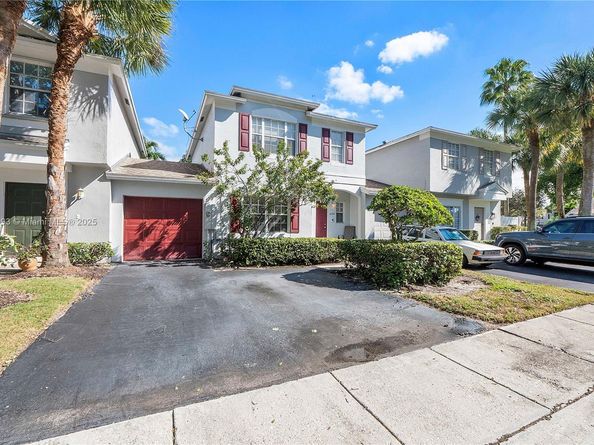 6004 Red Plum Ct, Tamarac FL 33321