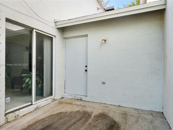 6004 Red Plum Ct, Tamarac FL 33321