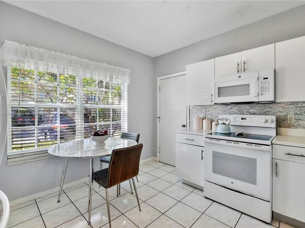 6004 Red Plum Ct, Tamarac FL 33321