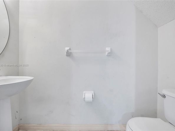 6004 Red Plum Ct, Tamarac FL 33321