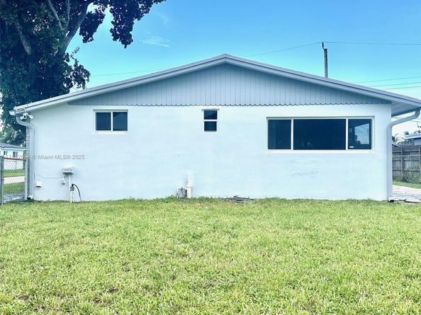 2241 N 57th Way, Hollywood FL 33021