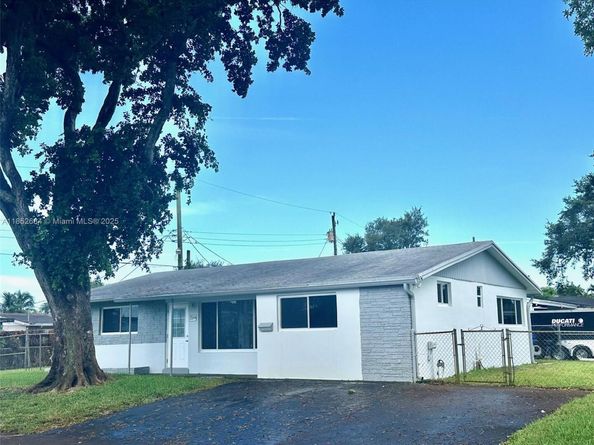2241 N 57th Way, Hollywood FL 33021